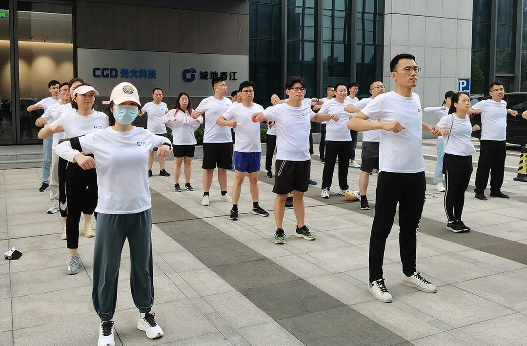 “跑出健康，綻放活力”城地香江開啟跑團征程