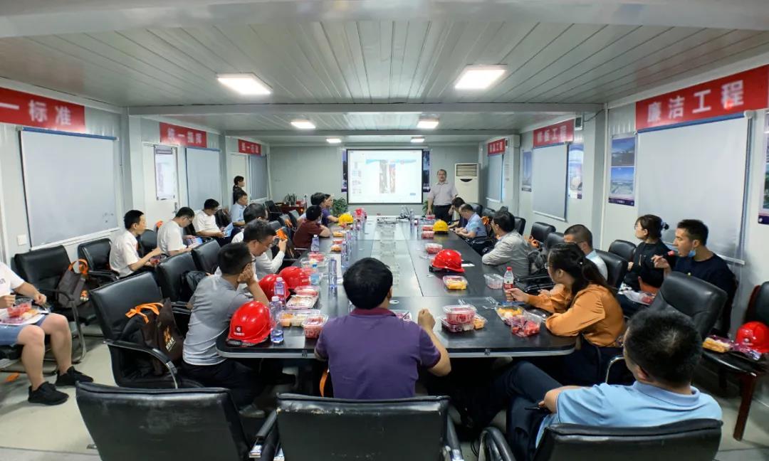 城地建設(shè)集團(tuán)召開臨港自貿(mào)區(qū)斜樁項(xiàng)目觀摩交流會(huì)