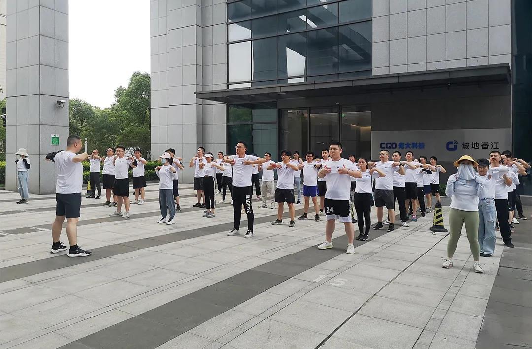 “跑出健康，綻放活力”城地香江開啟跑團征程